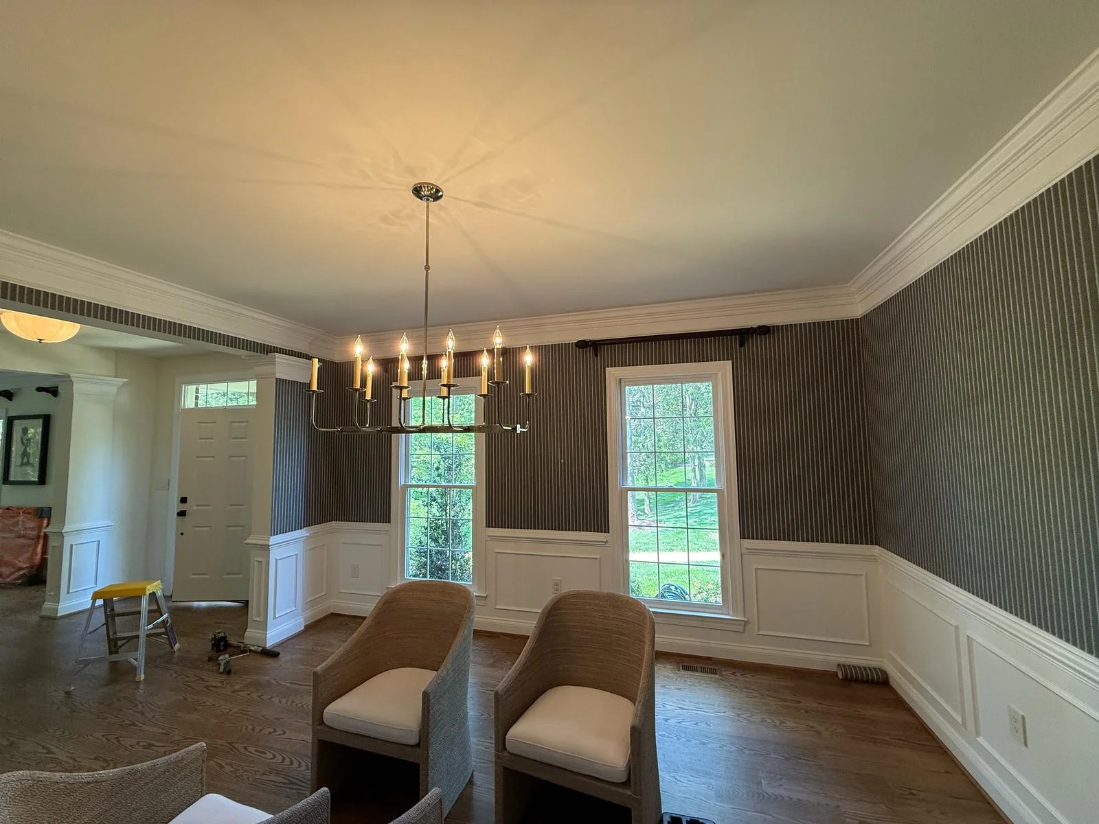 Detailed wallpaper installation work